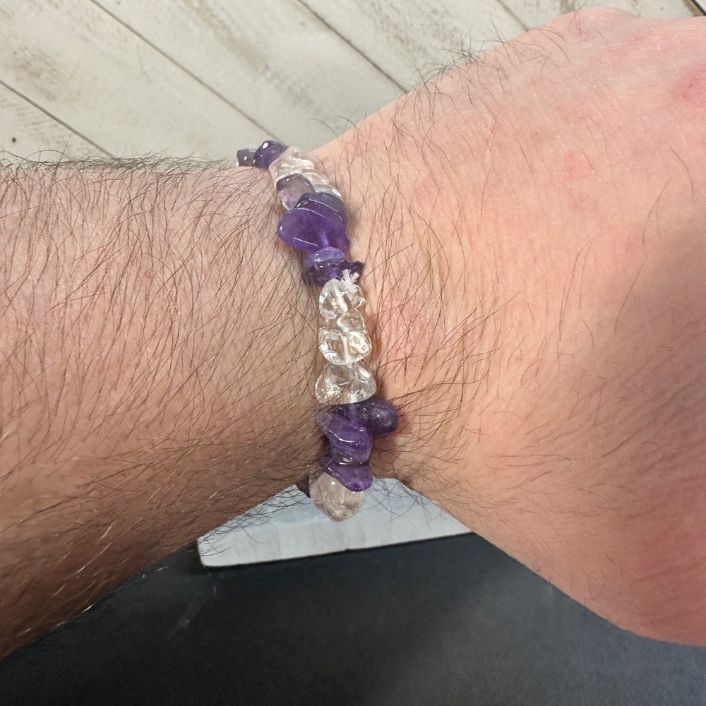Amethyst & Clear Quartz Chip Bracelet Calming Clarity Healing Crystals | Unisex - Picture 3 of 6
